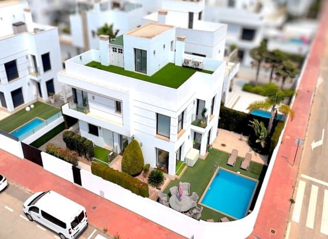 4 bedroom Villa for sale in Doña Pepa, Rojales with pool - € 565,000 (Ref: 9211253)