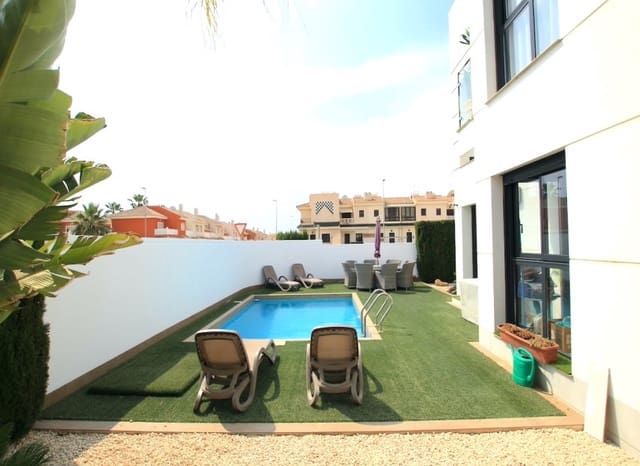 4 bedroom Villa for sale in Doña Pepa, Rojales with pool - € 565,000 (Ref: 9211253)