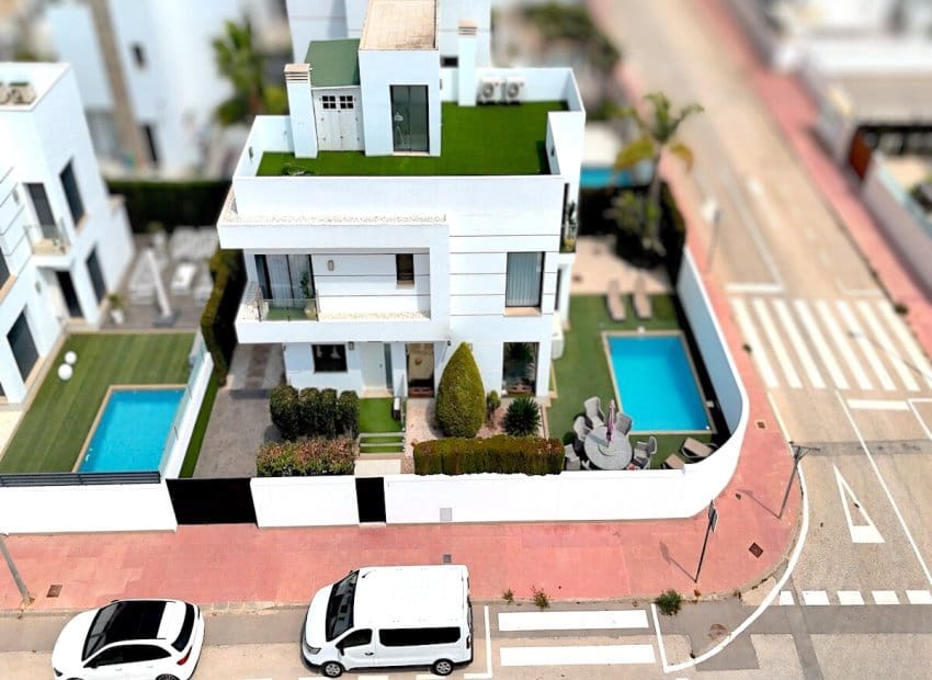 4 bedroom Villa for sale in Dona Pepa with pool - € 565,000 (Ref: 9211253)