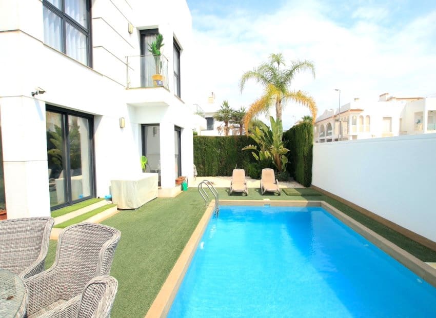 4 bedroom Villa for sale in Dona Pepa with pool - € 565,000 (Ref: 9211253)