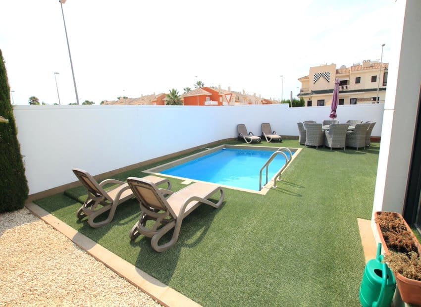 4 bedroom Villa for sale in Dona Pepa with pool - € 565,000 (Ref: 9211253)