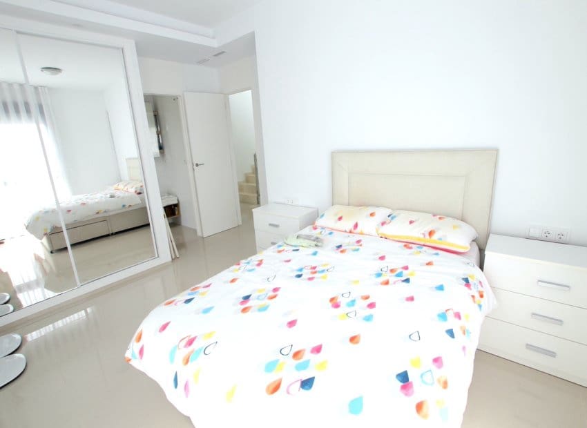 4 bedroom Villa for sale in Dona Pepa with pool - € 565,000 (Ref: 9211253)