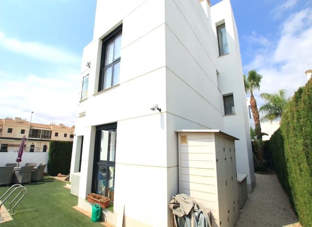 4 bedroom Villa for sale in Doña Pepa, Rojales with pool - € 565,000 (Ref: 9211253)