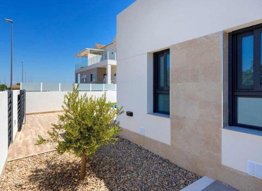 3 soveværelse Villa til salg i Daya Nueva med swimmingpool - € 420.000 (Ref: 9211256)