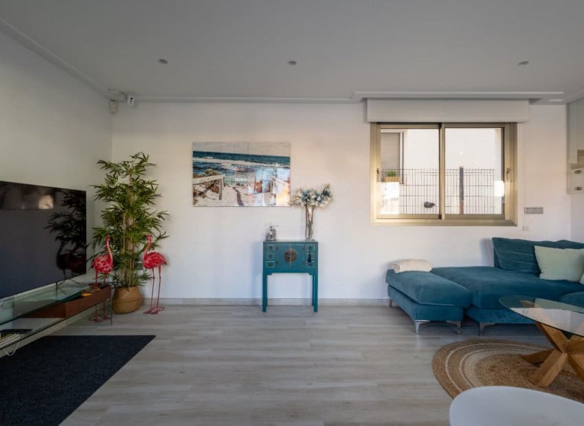 4 bedroom Villa for sale in Orihuela Costa with pool - € 536,500 (Ref: 9211263)