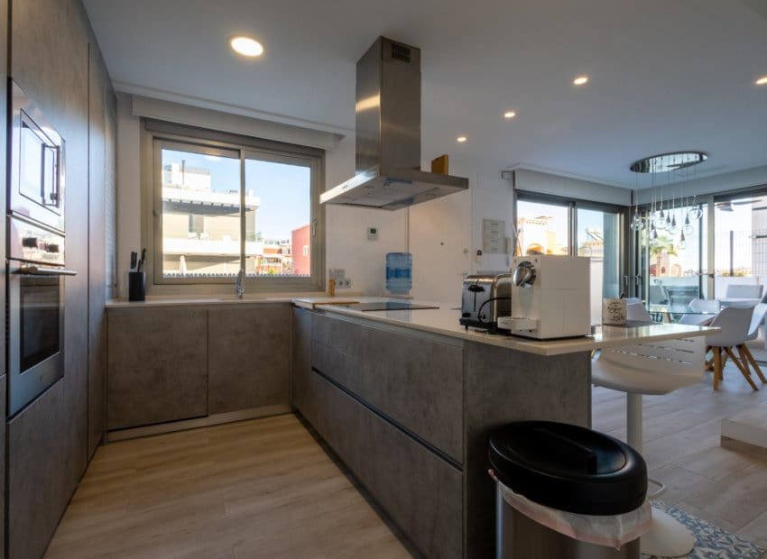 4 bedroom Villa for sale in Orihuela Costa with pool - € 536,500 (Ref: 9211263)