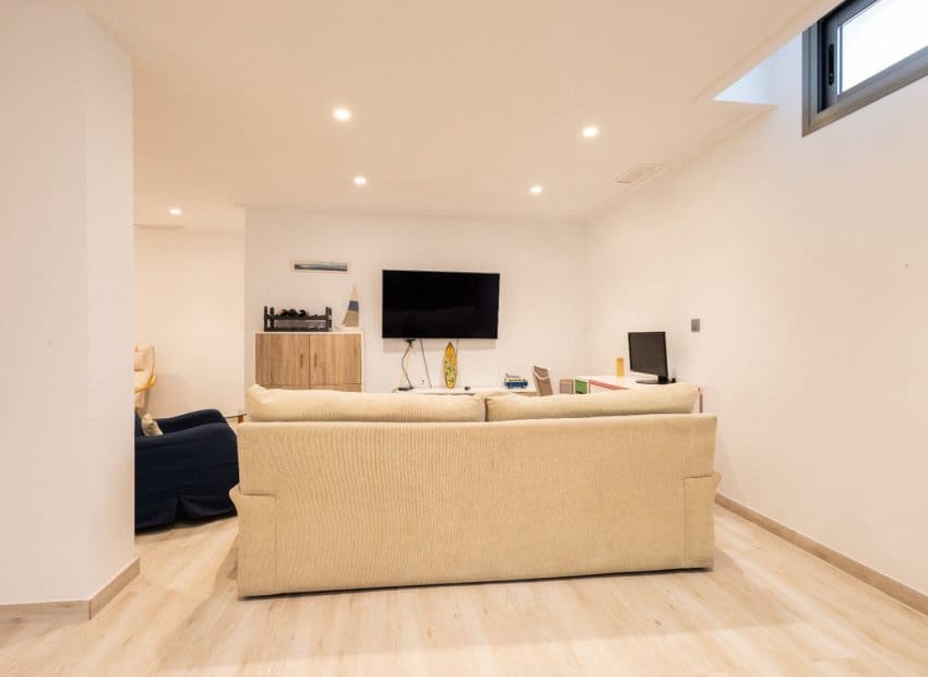 4 bedroom Villa for sale in Orihuela Costa with pool - € 536,500 (Ref: 9211263)