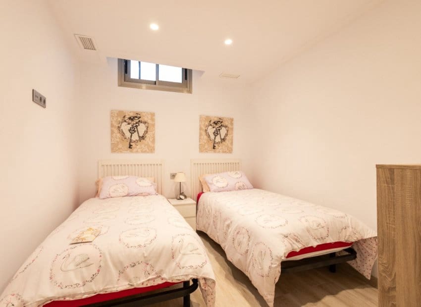 4 bedroom Villa for sale in Orihuela Costa with pool - € 536,500 (Ref: 9211263)