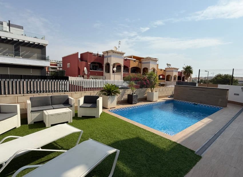 4 bedroom Villa for sale in Orihuela Costa with pool - € 536,500 (Ref: 9211263)