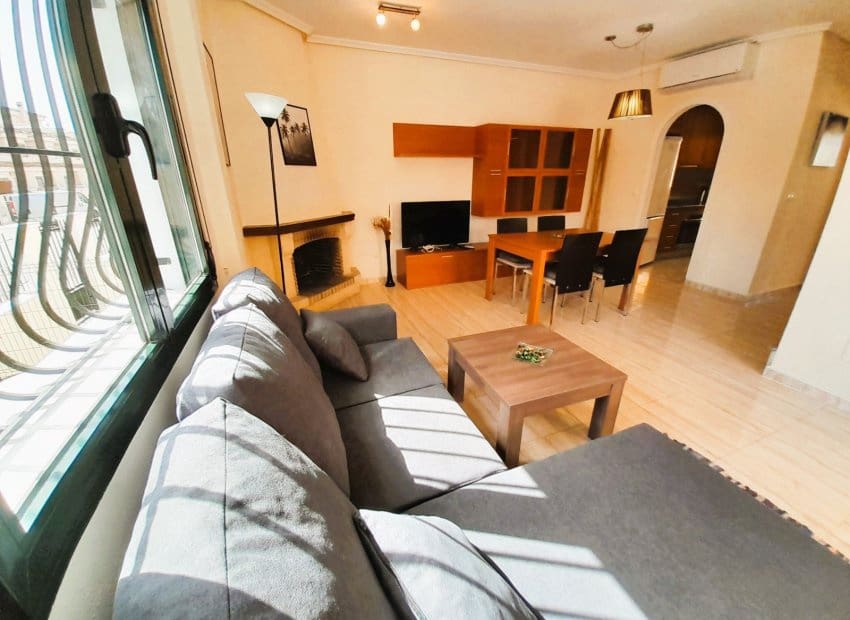 3 soveværelse Semi-Rækkehus til salg i Ciudad Quesada med swimmingpool - € 265.000 (Ref: 9211270)