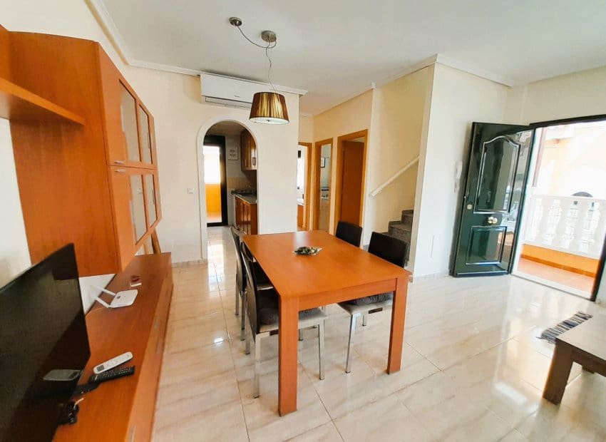 3 soveværelse Semi-Rækkehus til salg i Ciudad Quesada med swimmingpool - € 265.000 (Ref: 9211270)