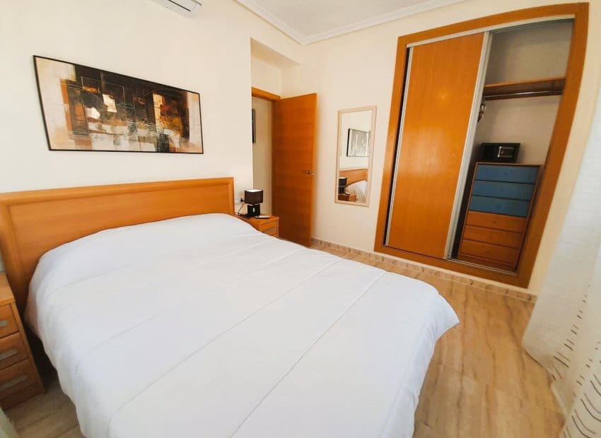 3 soveværelse Semi-Rækkehus til salg i Ciudad Quesada med swimmingpool - € 265.000 (Ref: 9211270)