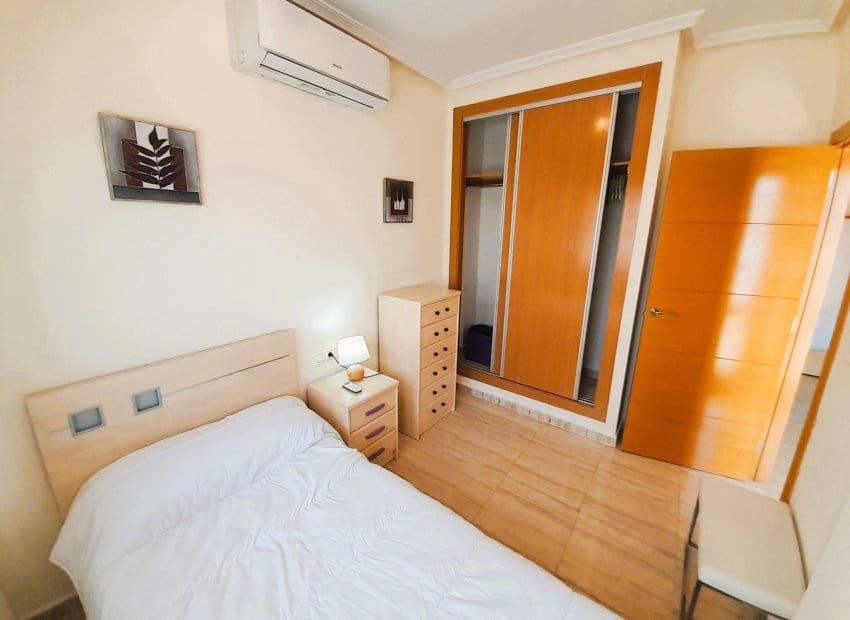 3 soveværelse Semi-Rækkehus til salg i Ciudad Quesada med swimmingpool - € 265.000 (Ref: 9211270)