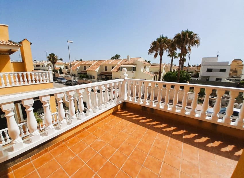 3 soveværelse Semi-Rækkehus til salg i Ciudad Quesada med swimmingpool - € 265.000 (Ref: 9211270)