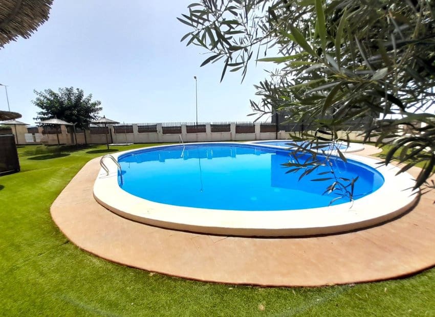 3 soveværelse Semi-Rækkehus til salg i Ciudad Quesada med swimmingpool - € 265.000 (Ref: 9211270)