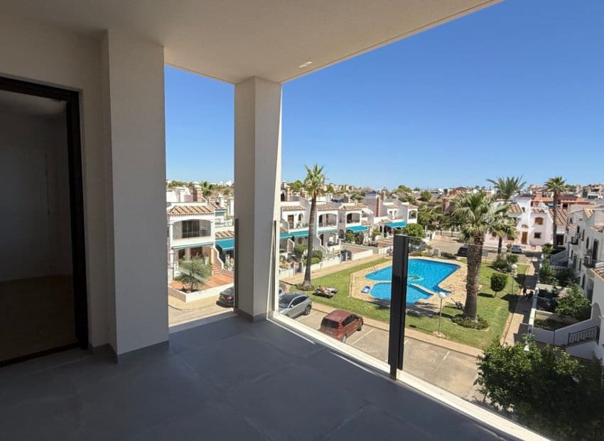 2 slaapkamer Penthouse te koop in Orihuela met zwembad - € 339.900 (Ref: 9211279)