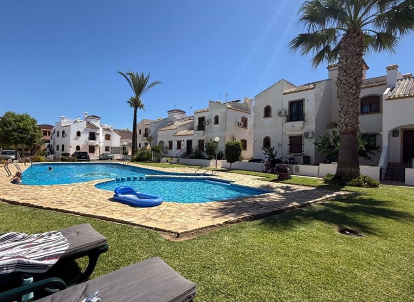 2 slaapkamer Penthouse te koop in Orihuela met zwembad - € 339.900 (Ref: 9211279)