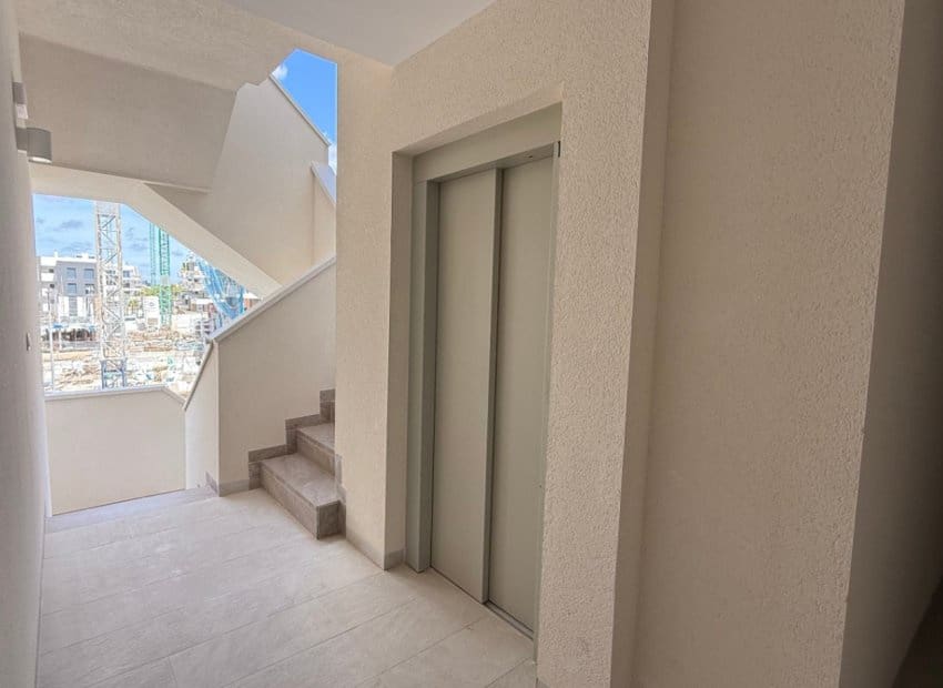 2 Zimmer Apartment zu verkaufen in Villamartin mit Pool - 299.900 € (Ref: 9211300)