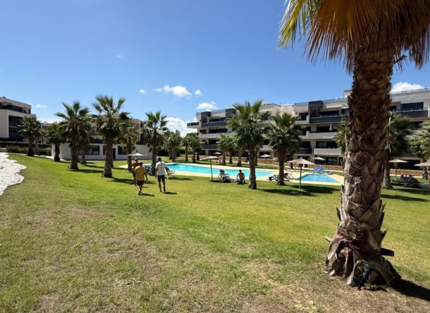 2 Zimmer Apartment zu verkaufen in Villamartin mit Pool - 299.900 € (Ref: 9211300)