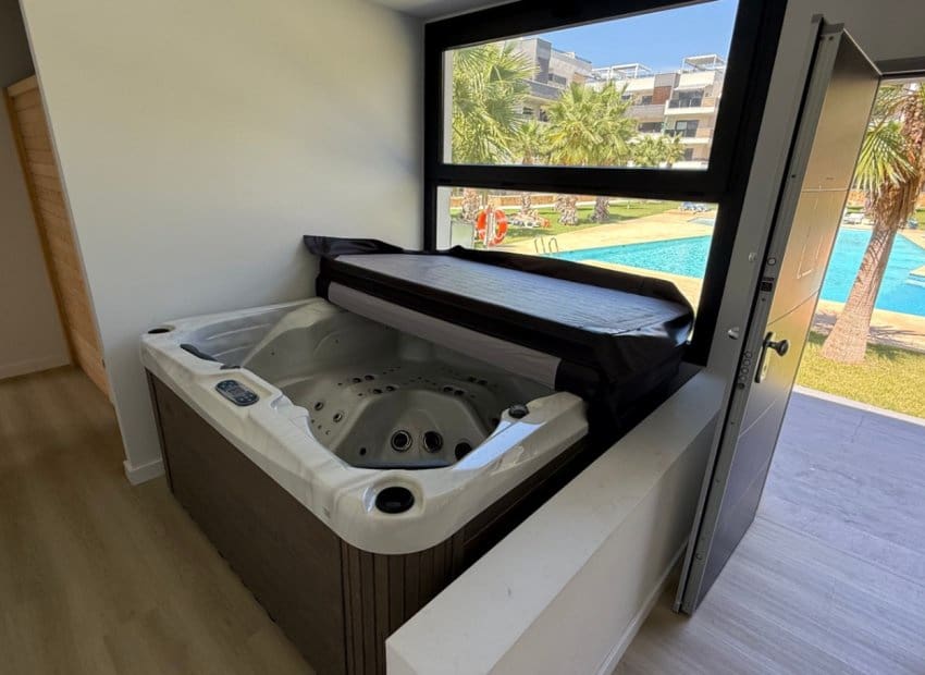 2 Zimmer Apartment zu verkaufen in Villamartin mit Pool - 299.900 € (Ref: 9211300)