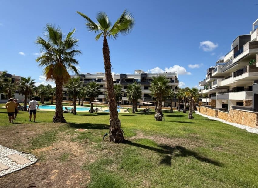 2 Zimmer Apartment zu verkaufen in Villamartin mit Pool - 299.900 € (Ref: 9211300)