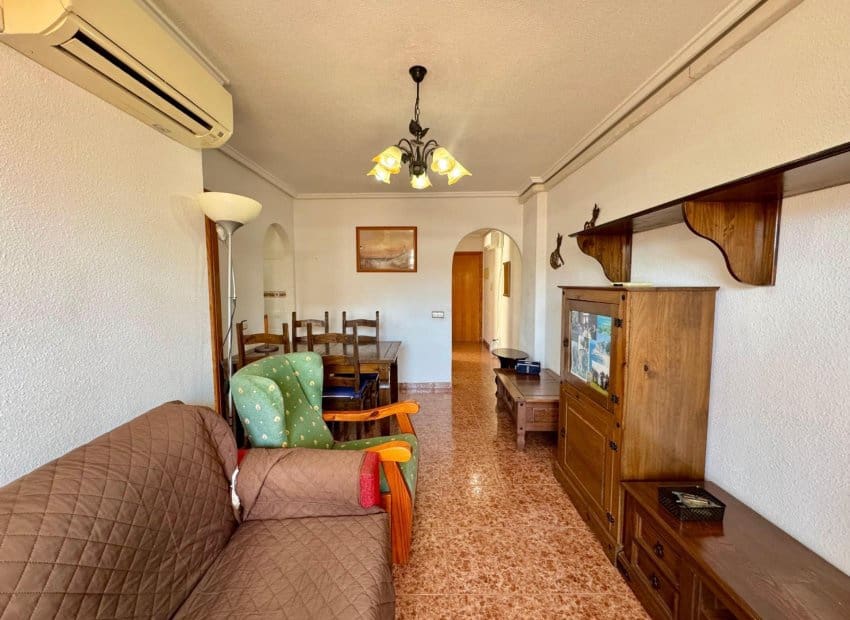 2 slaapkamer Penthouse te koop in Torrevieja met zwembad - € 140.000 (Ref: 9211315)