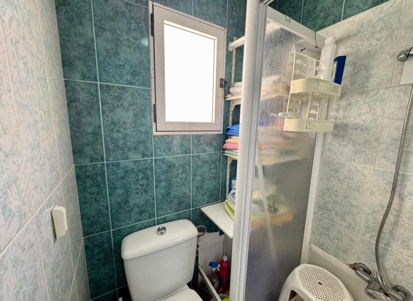 2 slaapkamer Penthouse te koop in Torrevieja met zwembad - € 140.000 (Ref: 9211315)