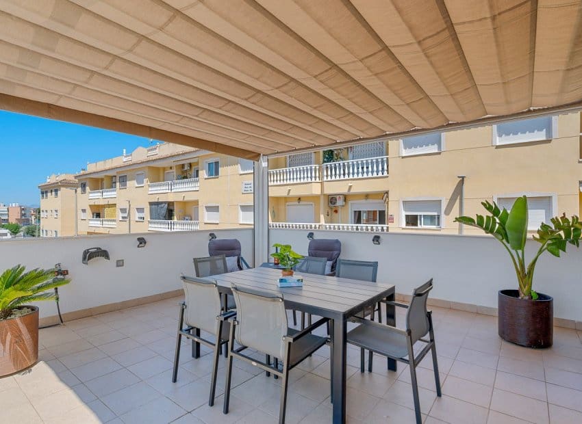 3 soveværelse Byhus til salg i Formentera del Segura med swimmingpool - € 339.000 (Ref: 9211318)