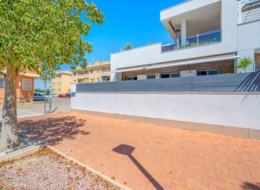 3 soveværelse Byhus til salg i Formentera del Segura med swimmingpool - € 339.000 (Ref: 9211318)