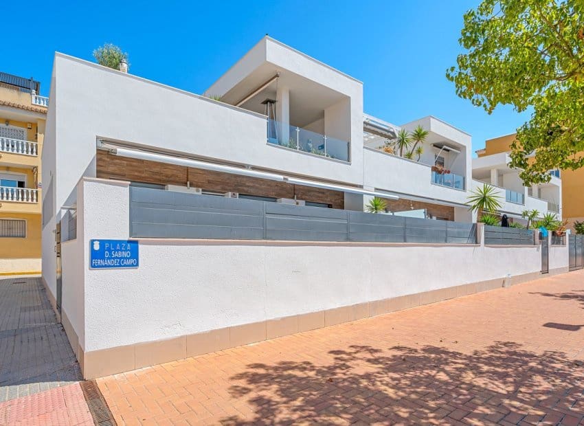 3 soveværelse Byhus til salg i Formentera del Segura med swimmingpool - € 339.000 (Ref: 9211318)