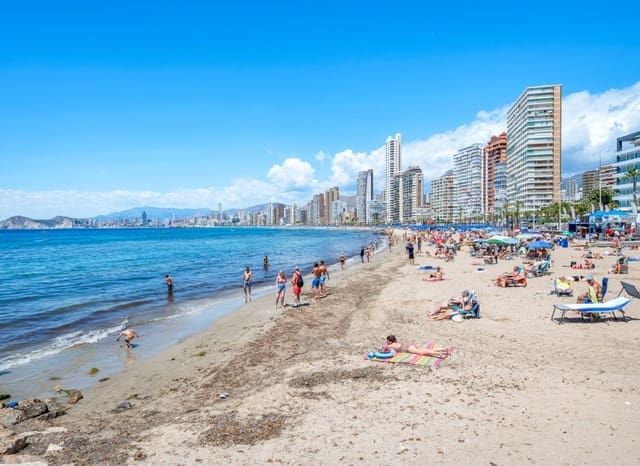 6 bedroom Penthouse for sale in Playa Levante, Benidorm with pool - € 899,000 (Ref: 9211322)