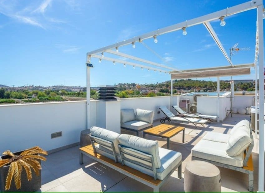 3 slaapkamer Villa te koop in Ciudad Quesada met zwembad - € 389.000 (Ref: 9211323)