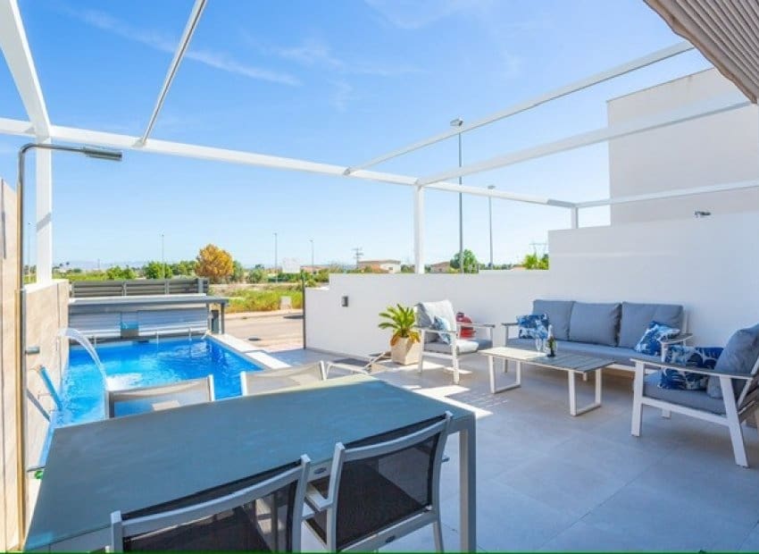 3 slaapkamer Villa te koop in Ciudad Quesada met zwembad - € 389.000 (Ref: 9211323)