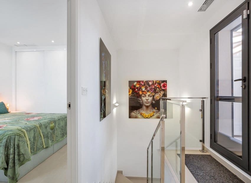 3 slaapkamer Villa te koop in Ciudad Quesada met zwembad - € 389.000 (Ref: 9211323)