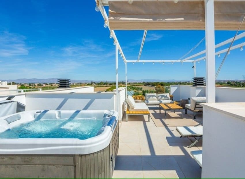 3 slaapkamer Villa te koop in Ciudad Quesada met zwembad - € 389.000 (Ref: 9211323)