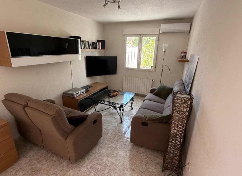 3 bedroom Villa for sale in Torrevieja with pool - € 399,000 (Ref: 9211324)