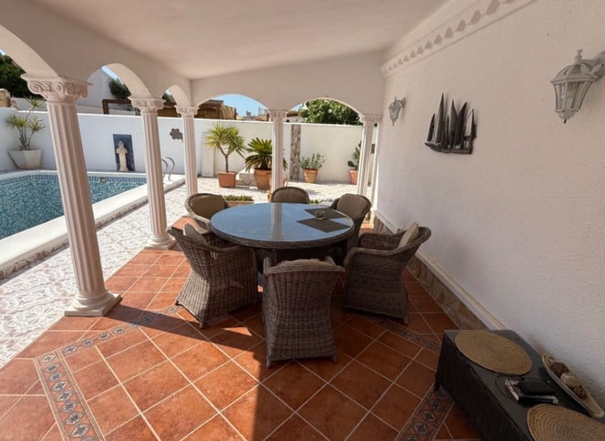 3 bedroom Villa for sale in Torrevieja with pool - € 399,000 (Ref: 9211324)