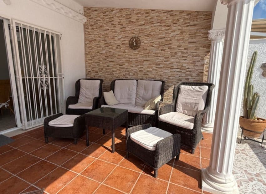 3 bedroom Villa for sale in Torrevieja with pool - € 399,000 (Ref: 9211324)