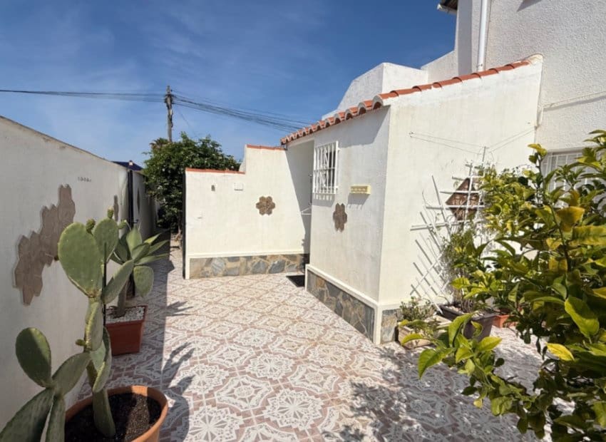 3 bedroom Villa for sale in Torrevieja with pool - € 399,000 (Ref: 9211324)