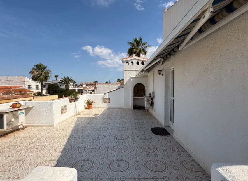 3 bedroom Villa for sale in Torrevieja with pool - € 399,000 (Ref: 9211324)