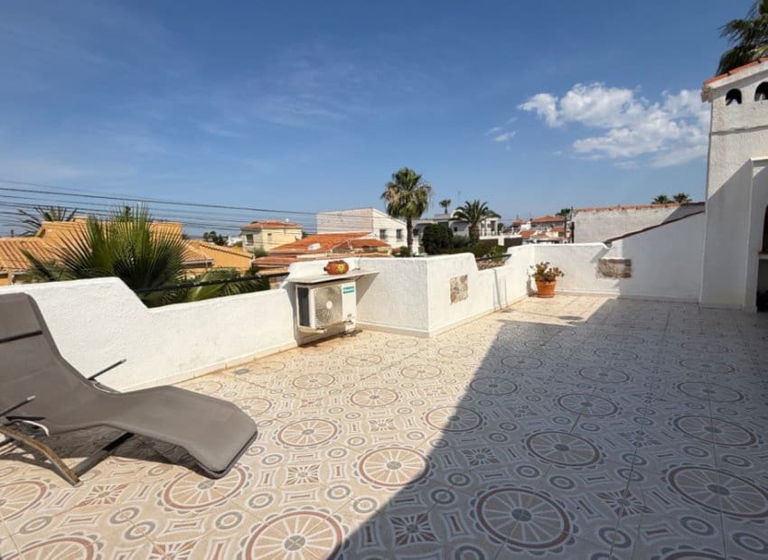 3 bedroom Villa for sale in Torrevieja with pool - € 399,000 (Ref: 9211324)