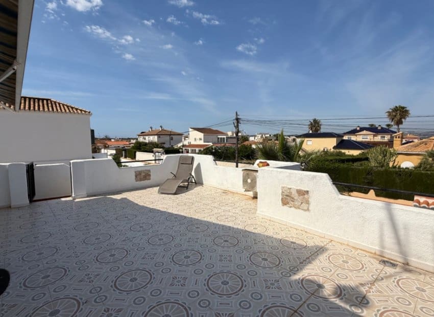 3 bedroom Villa for sale in Torrevieja with pool - € 399,000 (Ref: 9211324)