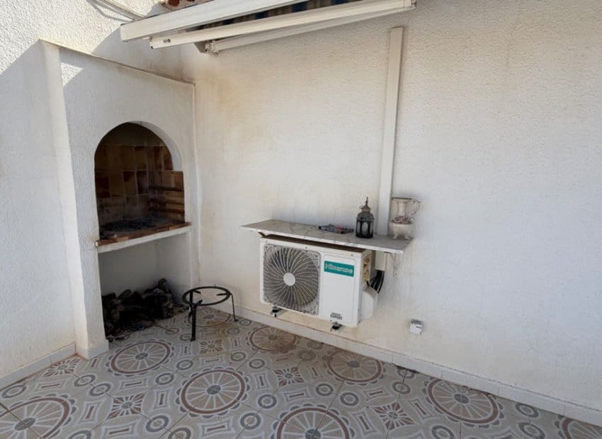 3 bedroom Villa for sale in Torrevieja with pool - € 399,000 (Ref: 9211324)