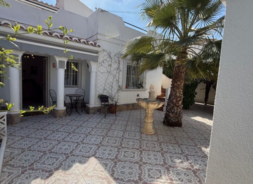 3 bedroom Villa for sale in Torrevieja with pool - € 399,000 (Ref: 9211324)