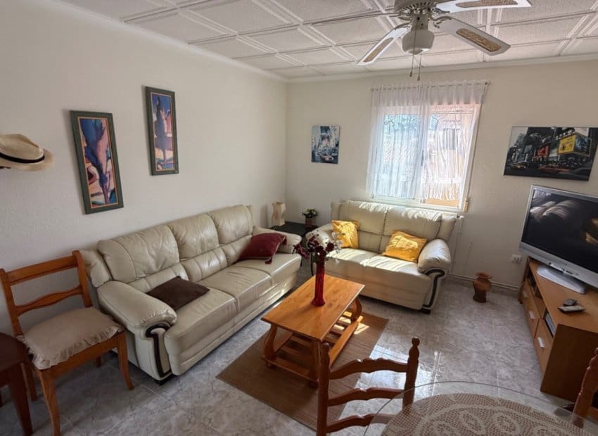 3 bedroom Villa for sale in Torrevieja with pool - € 399,000 (Ref: 9211324)