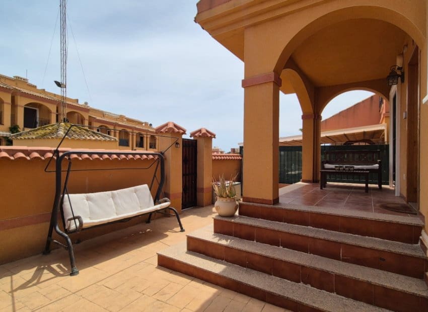 2 bedroom Villa for sale in Torrevieja with pool - € 322,400 (Ref: 9211325)