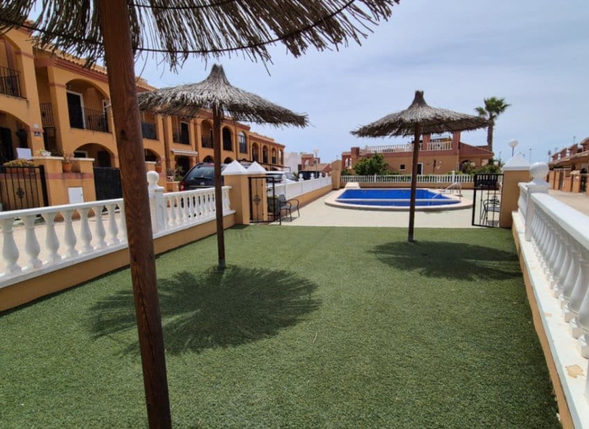 2 bedroom Villa for sale in Torrevieja with pool - € 322,400 (Ref: 9211325)