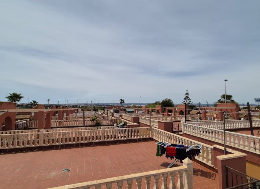 2 bedroom Villa for sale in Torrevieja with pool - € 322,400 (Ref: 9211325)