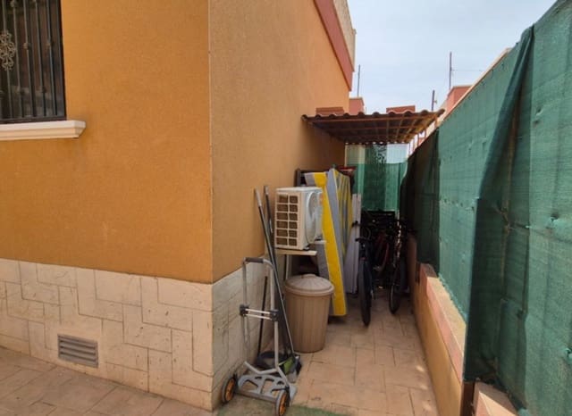 2 soveværelse Villa til salg i Torrevieja med swimmingpool - € 322.400 (Ref: 9211325)