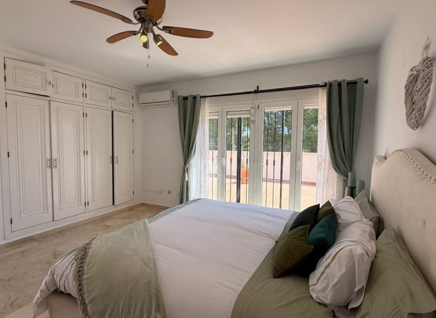 4 bedroom Villa for sale in Dehesa de Campoamor with pool - € 675,000 (Ref: 9211328)